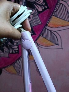 HAIR STRAIGHTNER