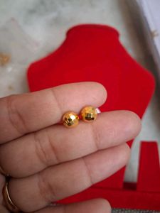 Beautiful New 2 Pairs Studs