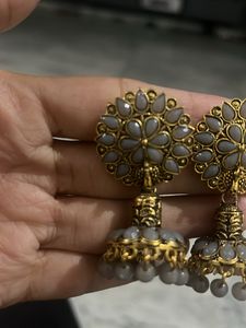 Grey An Golden Earring