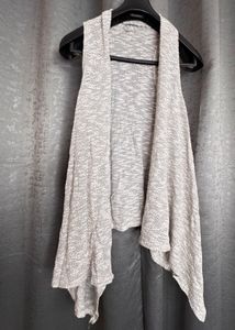 Greyish White Patterned Shrug