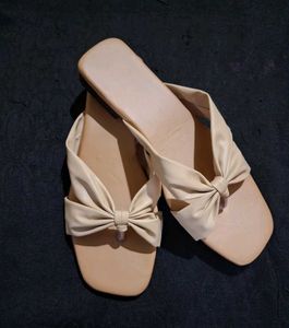 women bow Detail cream sandal 👡