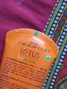 Lotus Herbals Safe Uv Screen Matte Gel Sunscreen