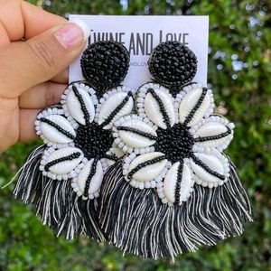 Shell Earrings 🖤🤍