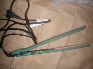 VEGA Hair Straightener
