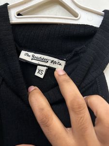 Ribbed crop top by Roadster