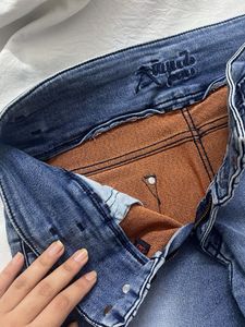 Stretchable Blue Denim Capri Jeans