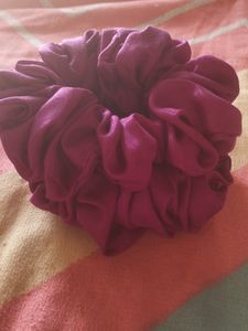 2 Scrunchies