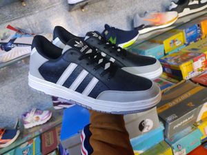 ADIDAS SNEAKERS UK 9