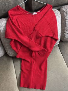 LONG RED SWEATER