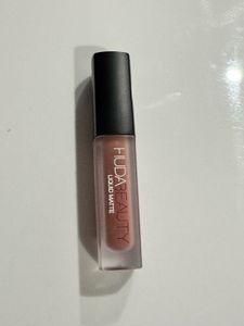 🎄⭐️Huda Beauty Liquid lipstick - Trendsetter⭐️🎄