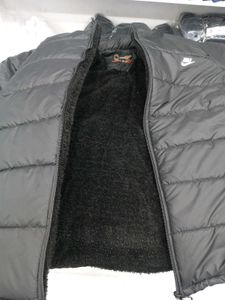 (NEW) Nike Puffer Jacket - Great Condition