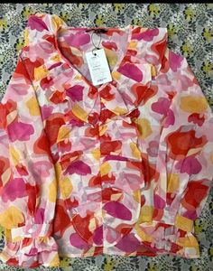 pink abstract top💓