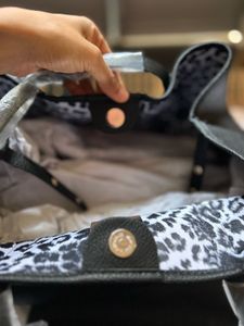 NEW Guess Vikky Black Tote Bag + Pouch