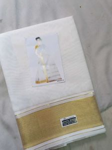 Elegant White &amp; Gold Kerala Saree