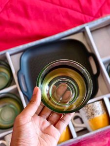 Ceramic cups + Glass bowls + Plastic plate (9 Pcs)