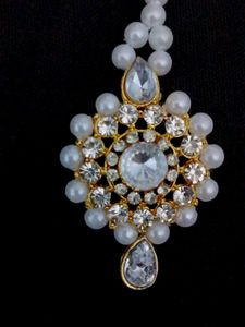 Elegant Pearl &amp; Crystal Maang Tikka