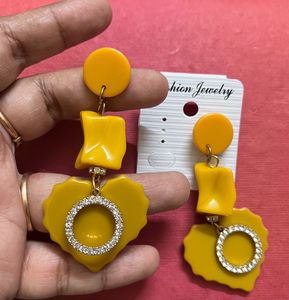 Beautiful Korean Earrings (brand new)