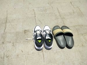 White Sneakers And Flipops