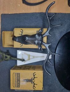 2 Deer Head Hanger And 1 Eiffel Tower