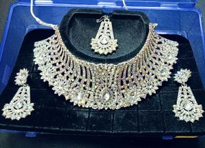 Sparkling Jewelry Set