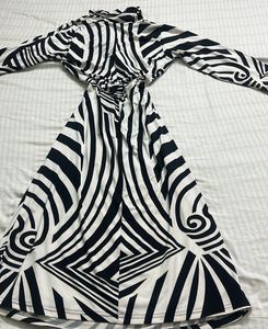 Abstract Striped Black &amp; White Maxi Dress