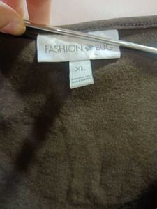 brown 🤎 T-Shirt with Detail