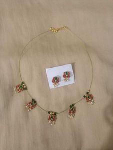 Red Green Combination Lotus Neck Set