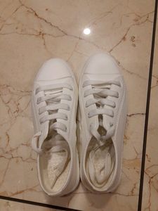 Zudio White Shoes
