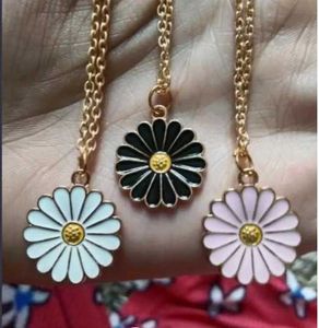 flower necklace In pink, black and white colour
