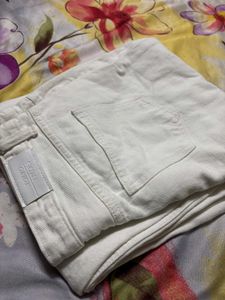 White High-Waist Relaxed Fit Jeans Size 32