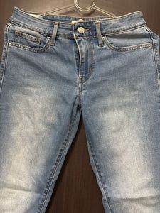 Levi&#39;s Light Wash Denim Jeans