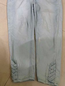 Light Wash Denim Capri Jeans