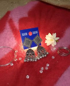 Fashionable Jhumka Earrings