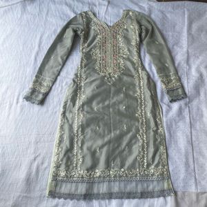Elegant Embroidered Pakistani suit Kurta Set
