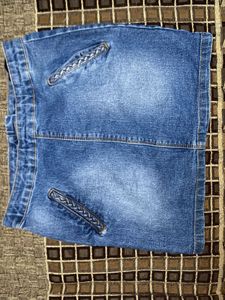 Denim Mini Skirt with (free) waist chain