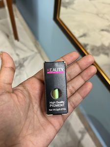 Pigmented Powder Eyeshadow