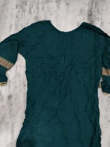 Girls Wear Elegant Green Embellished Kurta with pa