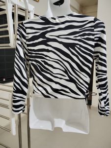 Size M- Zebra Print Long Sleeve Top