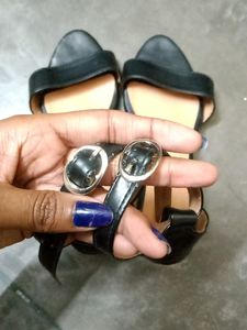 Black High Heel 👠