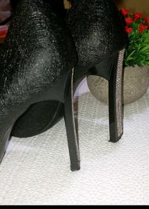 Pretty heels With Rhinestone Work