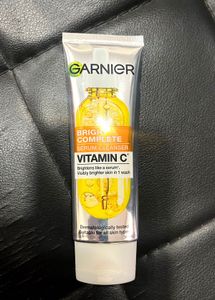 Garnier Vitamin C Bright Complete Serum Cleanser