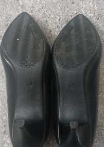 Black Pumps