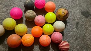 27 Plastic Ball And 5 Cosco 4 Small Bal