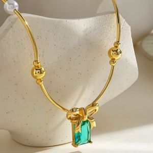 Bow Knot Emerald Pearl Necklace