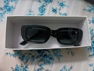 Chic Black Sunglasses