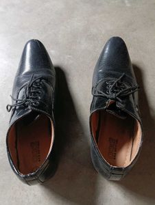 Black Shoe