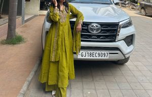 Elegant Green Embroidered Kurta