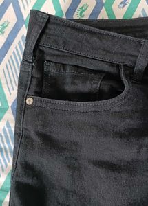 Roadster Black Straight Fit Jeans