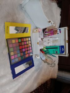 White Theme Hamper Box