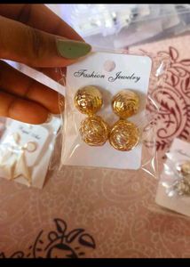 PACK OF 4 STUDS